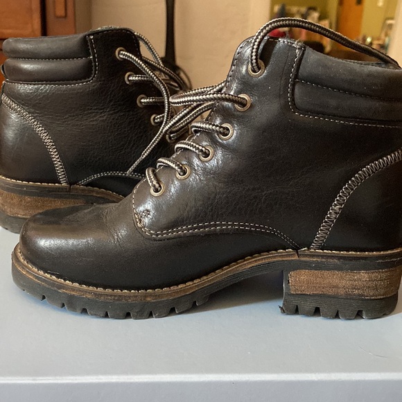 Womens boots - Picture 3 of 4